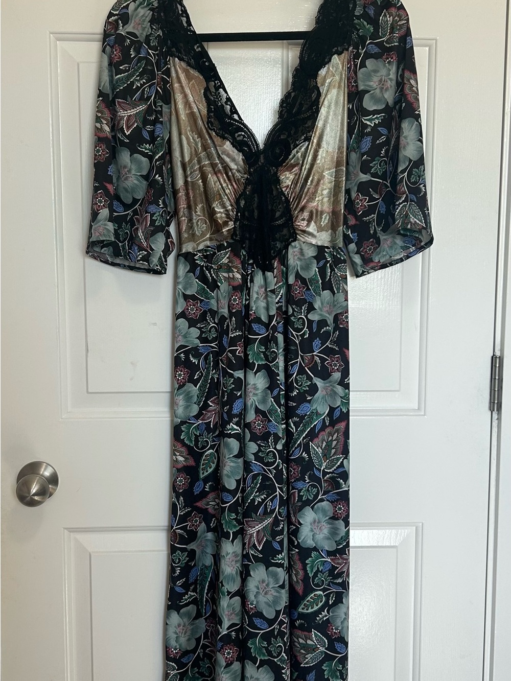Olga Black Floral Lace-Trim Long Robe with Pale Green Blooms